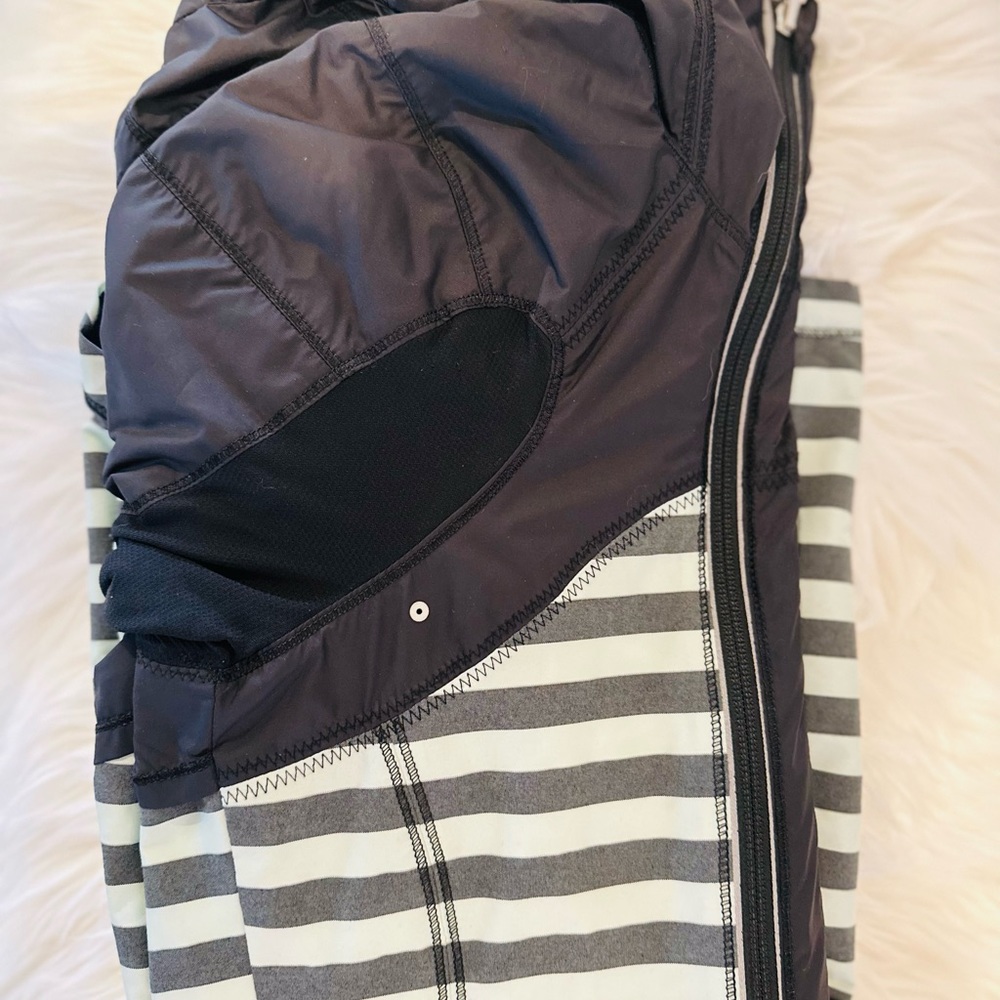 Lululemon Sea Stripe Mint Moment Black Jacket - Picture 6 of 7